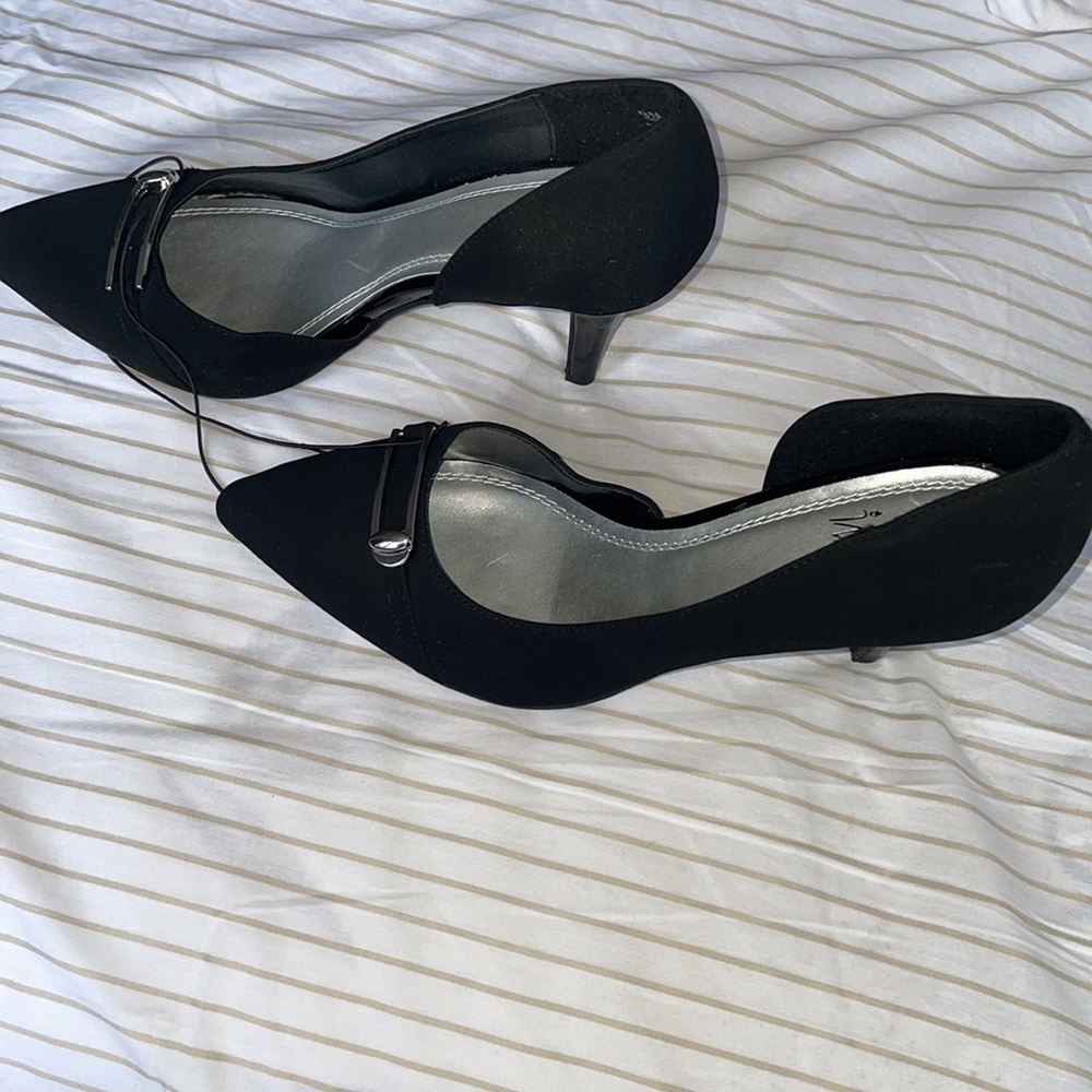Shoes - Picture 2 of 5